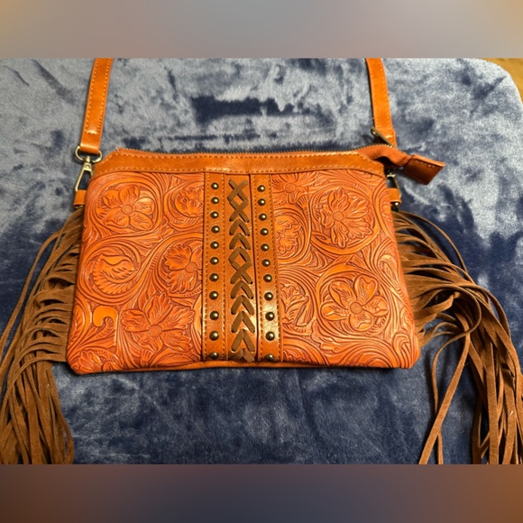 other Handbags - Tan leather fringe crossbody bag with zipper closure, western style